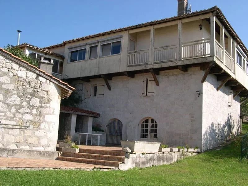 Ensemble immobilier exploité en gîte - Photo 1
