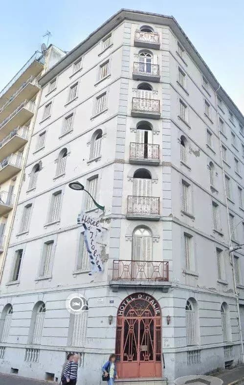 Ancien Hotel en bord de Gave proche des sanctuaires - Photo 1