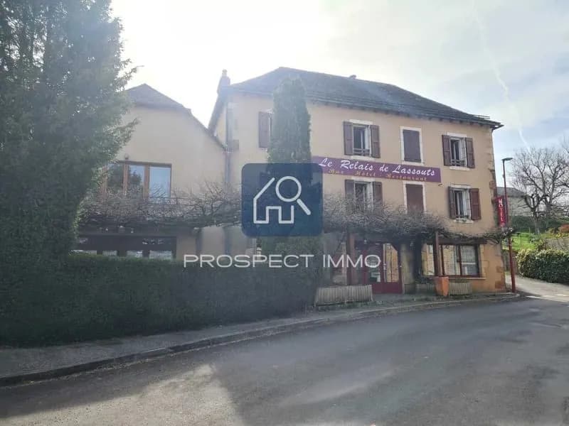 Ensemble immobilier à Lassouts - Photo 1