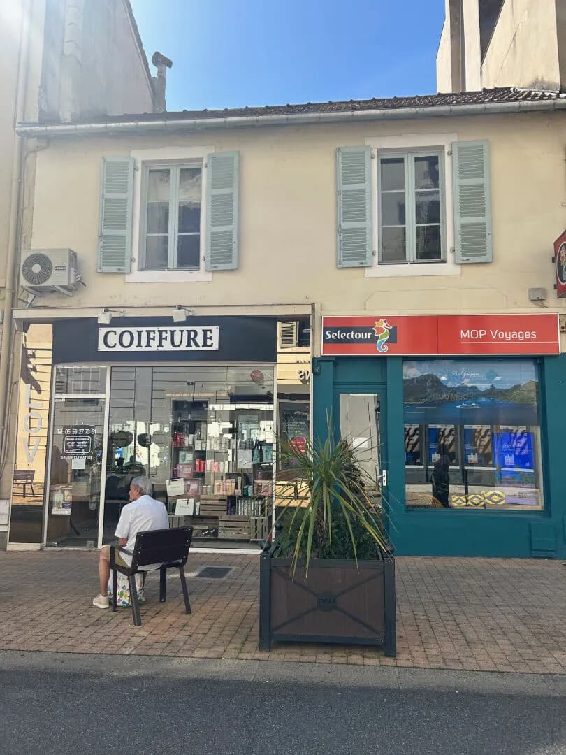 Pau Tribunal immeuble de rapport en très bon état général - Photo 1