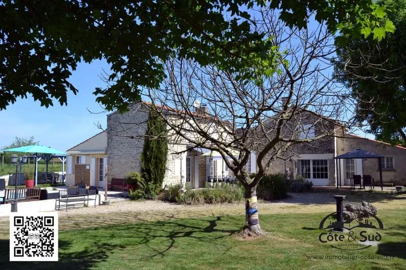 Ensemble immobilier de 2 Gîtes rénovés avec goût - Piscine, Préau et terrain constructible de 6 000 m2 à proxi - Photo 1