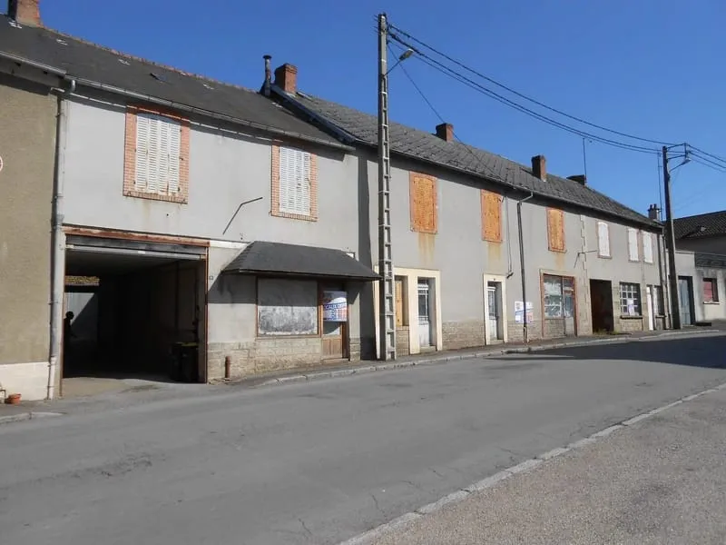 Ensemble immobilier à rénover - Photo 1