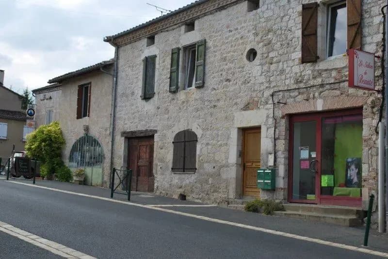 IMMEUBLE DE RAPPORT - Photo 1