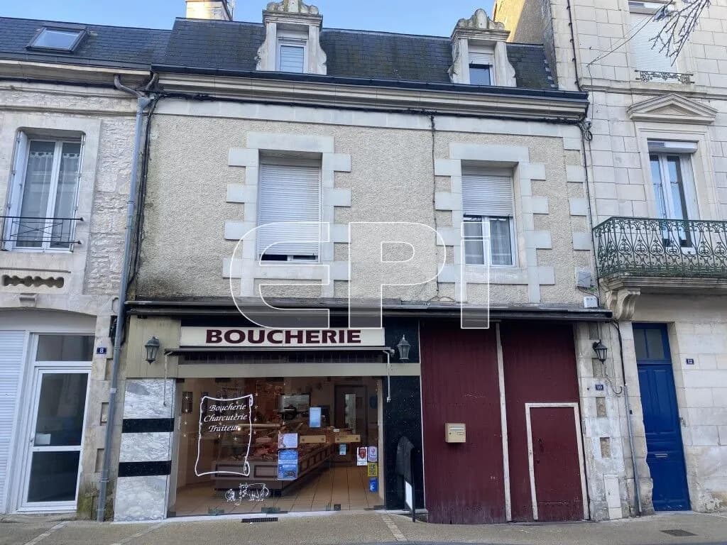 Réf:8021 Neuville de Poitou, Immeuble comprenant au rdc, un loc - Photo 1