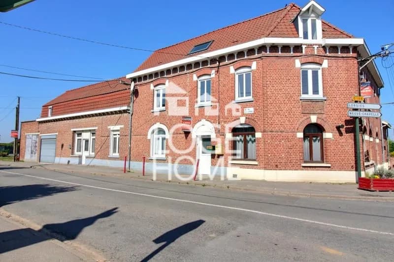 ENSEMBLE IMMOBILIER COMPRENANT 2 LOGEMENTS T4 AVEC GARAGES EXTÉRIEURS ET DÉPENDANCES - Photo 1