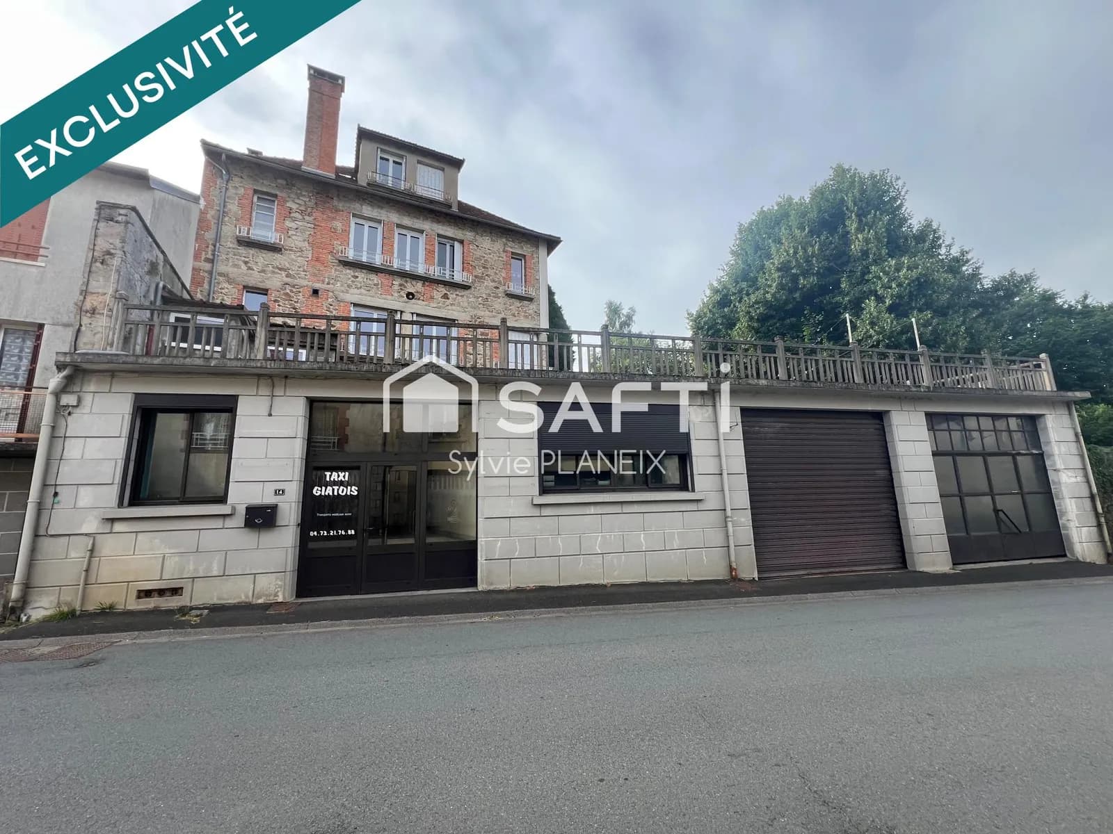 À découvrir cet Immeuble avec local commercial en rdc et 2 appartements sur 3 étages. - Photo 1