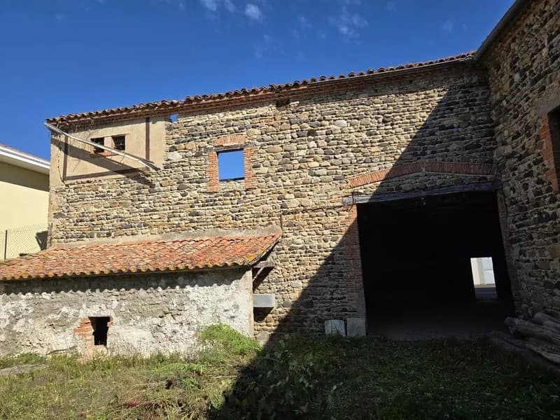 ENSEMBLE IMMOBILIER EN PIERRES A RENOVER - Photo 1
