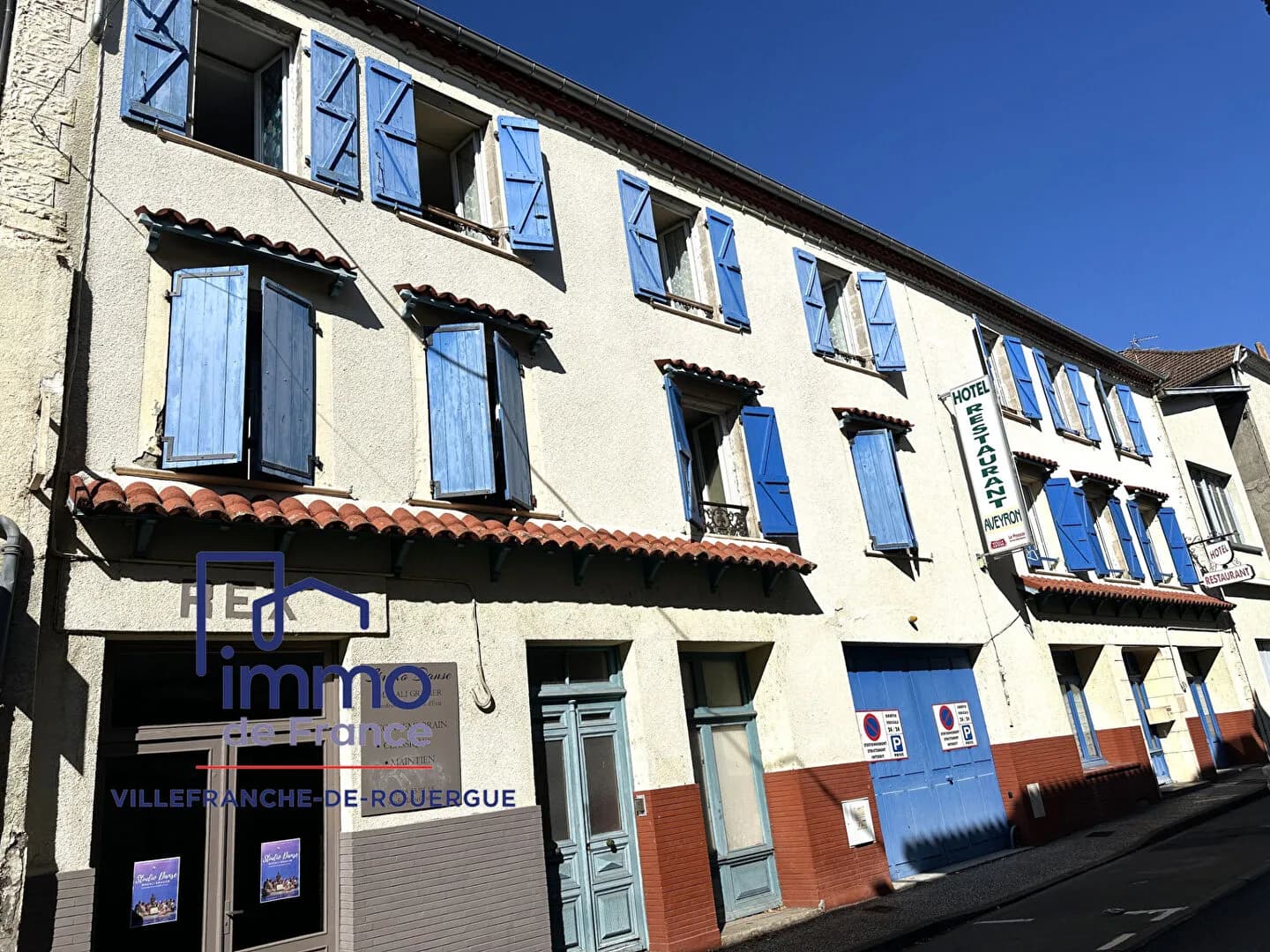 Immeuble bar hôtel restaurant, appartements et parkings - Photo 1