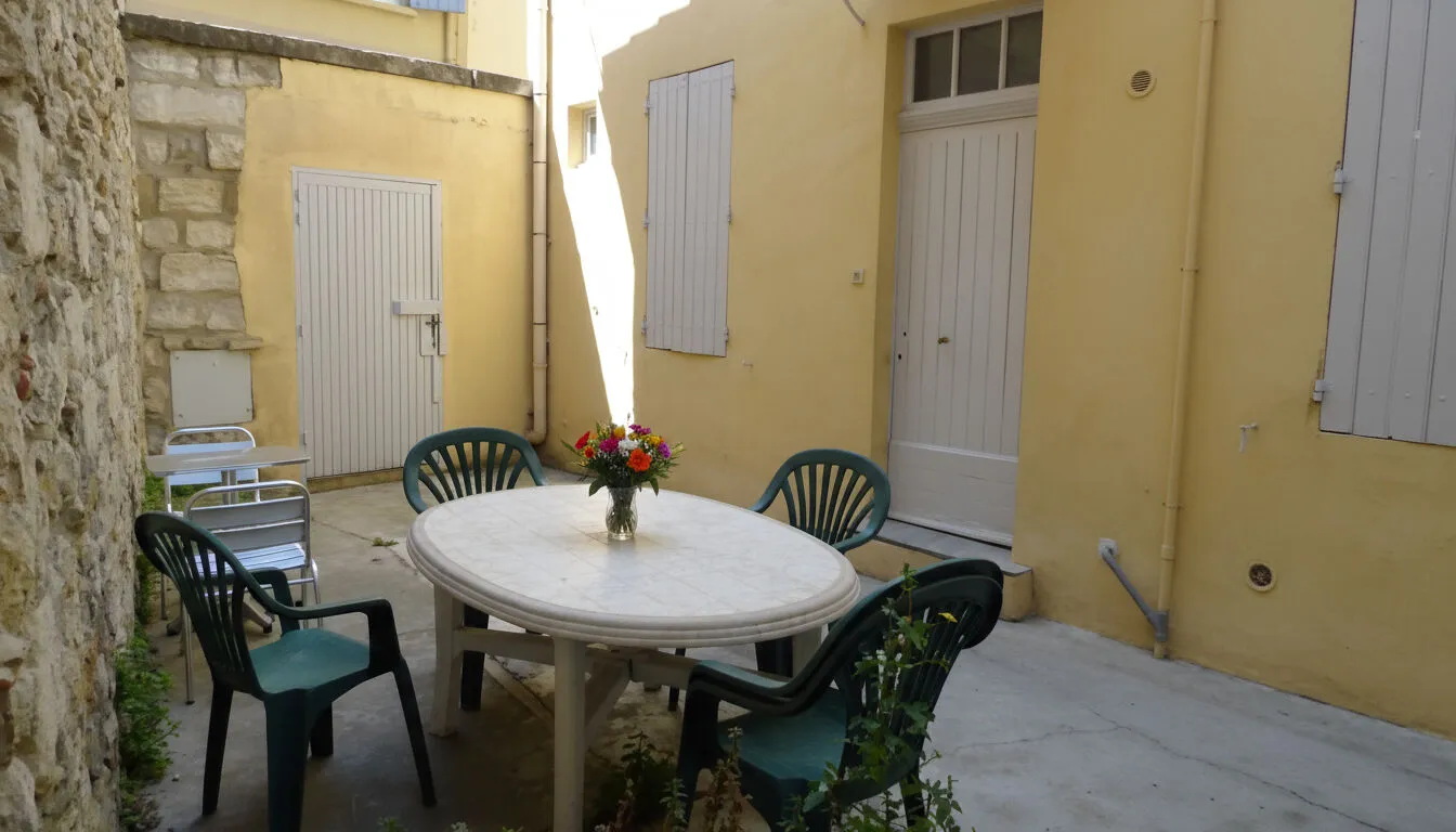 AVIGNON INTRA MUROS - IMMEUBLE 4 STUDETTES - Photo 1