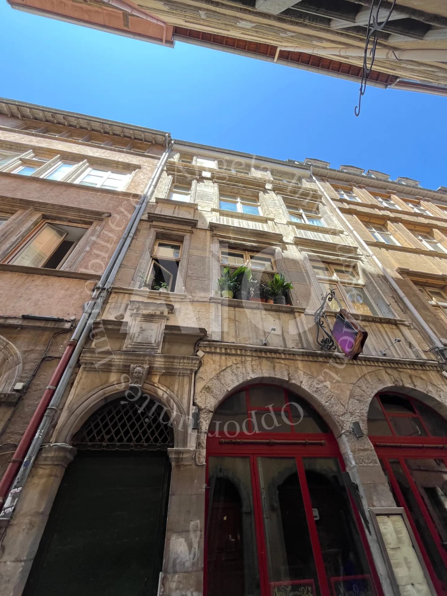 Ensemble immobilier à Lyon 5 : Murs commerciaux + Trois stud - Photo 1