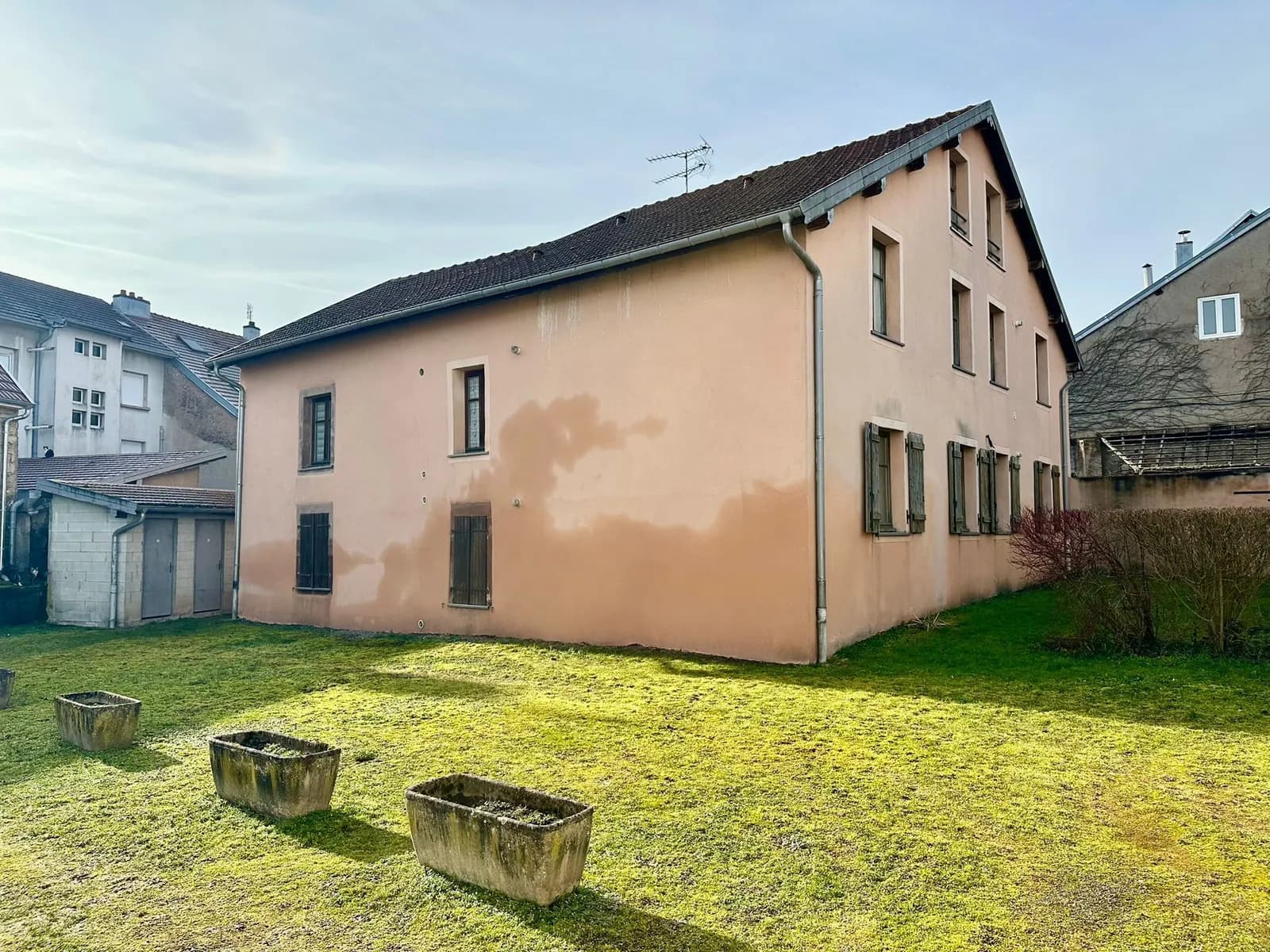 Maison de rapport comprenant 5 appartements sur terrain de - Photo 1