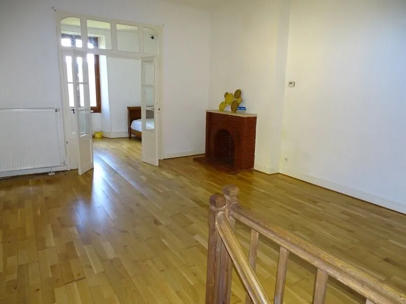 Immeuble ou maison de ville individuelle - Photo 1