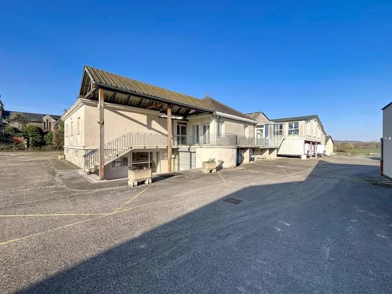Ensemble immobilier professionnel de 3 075 m² à fort potentiel - Photo 1