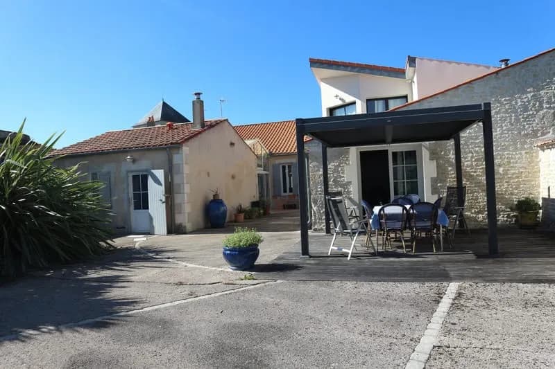 ENSEMBLE IMMOBILIER DE 245 M2 MÊLANT L'ANCIEN ET LE CONTEMPO - Photo 1