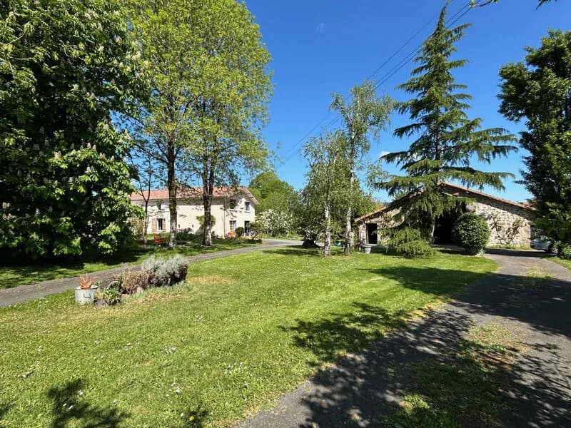 CHARMANT ENSEMBLE IMMOBILIER, 2 LOGEMENTS, 247 m², 7 CHAMBRES et dépendances SUR 4 Ha JOLIMENT ARBORÉS - Photo 1
