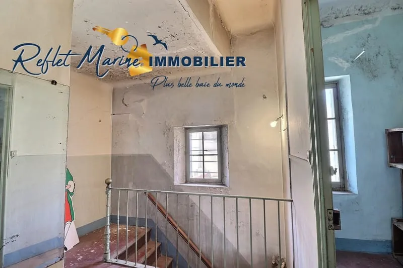 A MARSEILLE, quartier DU CABOT, immeuble rez de chaussée et - Photo 1