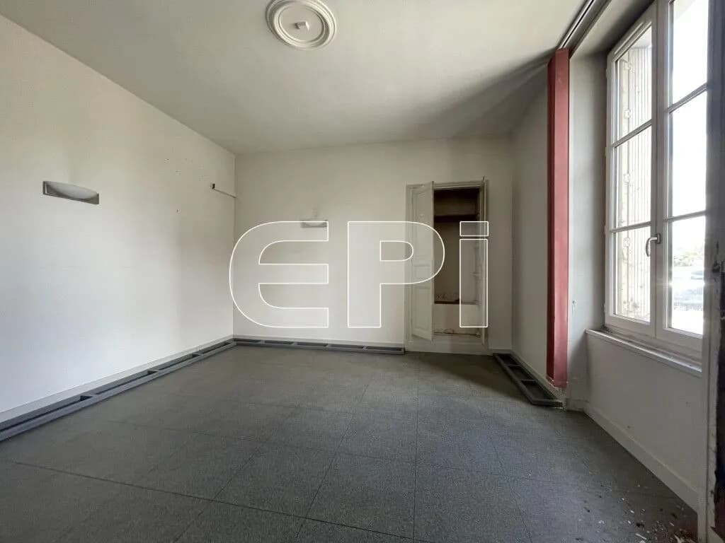 Entre la GARE et la Place LAVAULT TRES BON EMPLACEMENT Imm - Photo 1