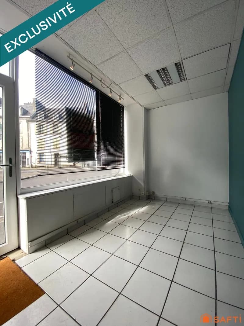Local commercial en pied d'immeuble. - Photo 1