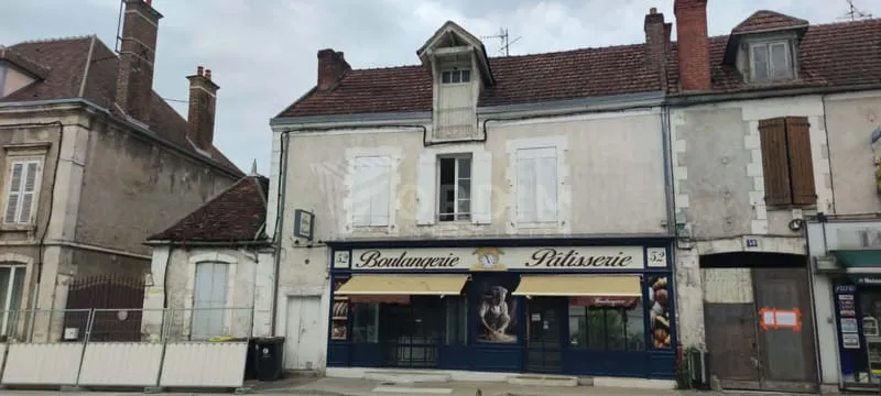 Immeuble de rapport avec local et appartement - Photo 1