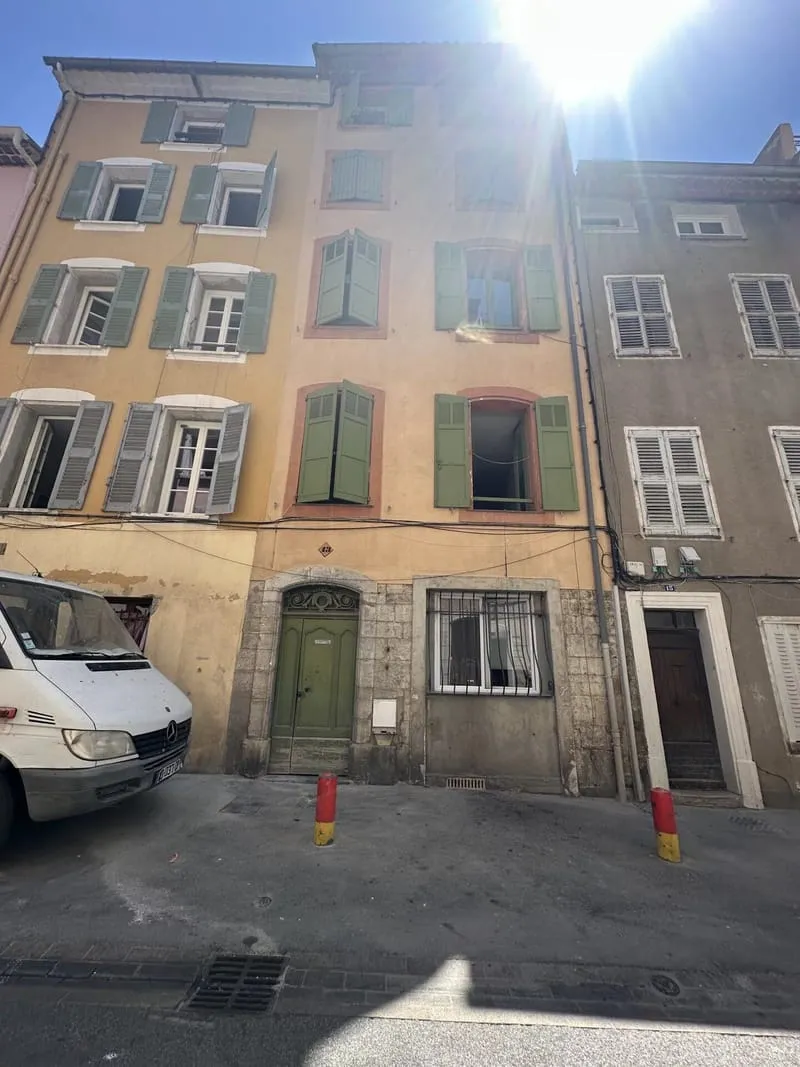 A vendre -Immeuble de rapport entièrement rénové -Excellente ren - Photo 1