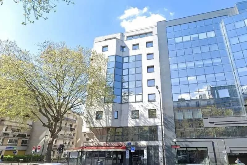 Au sein d'un immeuble tertiaire au pied du métro (Ligne 9 - Station "Billancourt"), Corpimmo vous propose à la vente des bureaux rationnels et climatisés en étage privatif - Photo 1