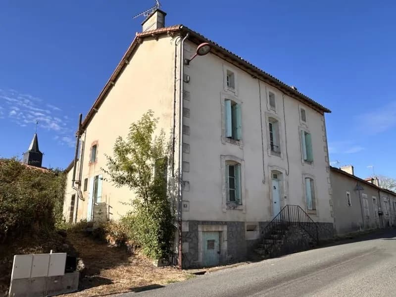ENSEMBLE IMMOBILIER A RESTAURER (3 LOGEMENTS et une DÉPENDANCE) , CENTRE BOURG, JARDIN, PROCHE ÉCOLE - Photo 1