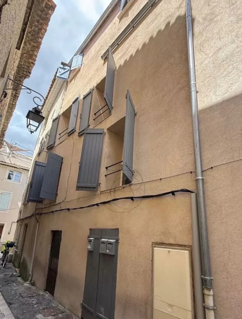 -IMMEUBLE DE RAPPORT CENTRE VILLE DE TRETS RENTABILITE 9% - Photo 1