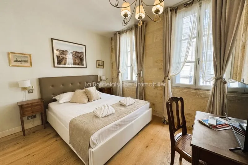 Immeuble en commercialité 2 Appartements - Photo 1