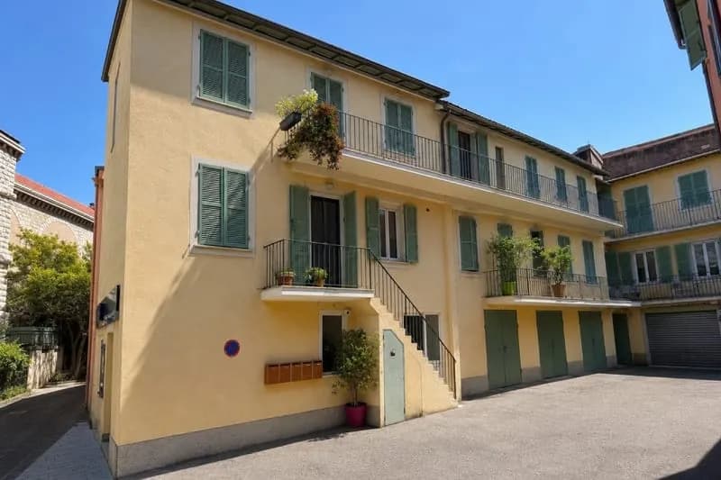 BEAULIEU SUR MER - CENTRE-VILLE - ENSEMBLE DE 7 APPARTEMENTS REPARTIS SUR 2 NIVEAUX - CALME - PROCHE TOUTES COMMODITES - Photo 1