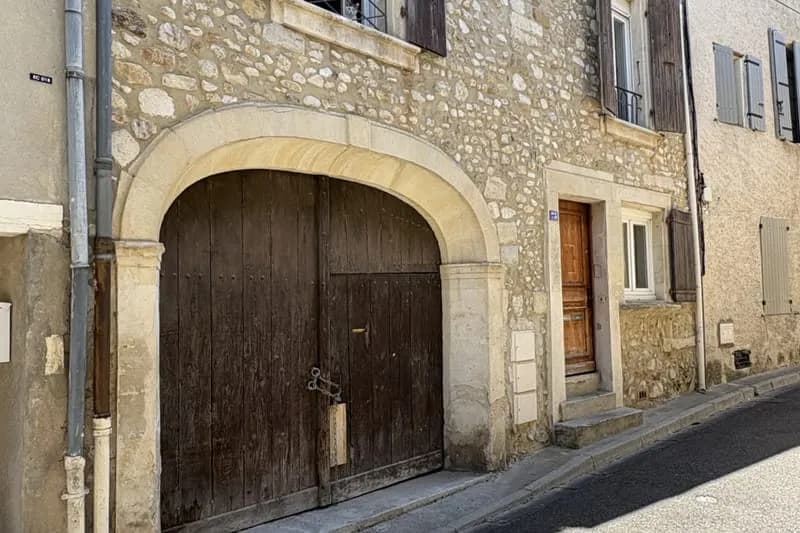 Immeuble composé de deux appartements et d'un garage au coeu - Photo 1