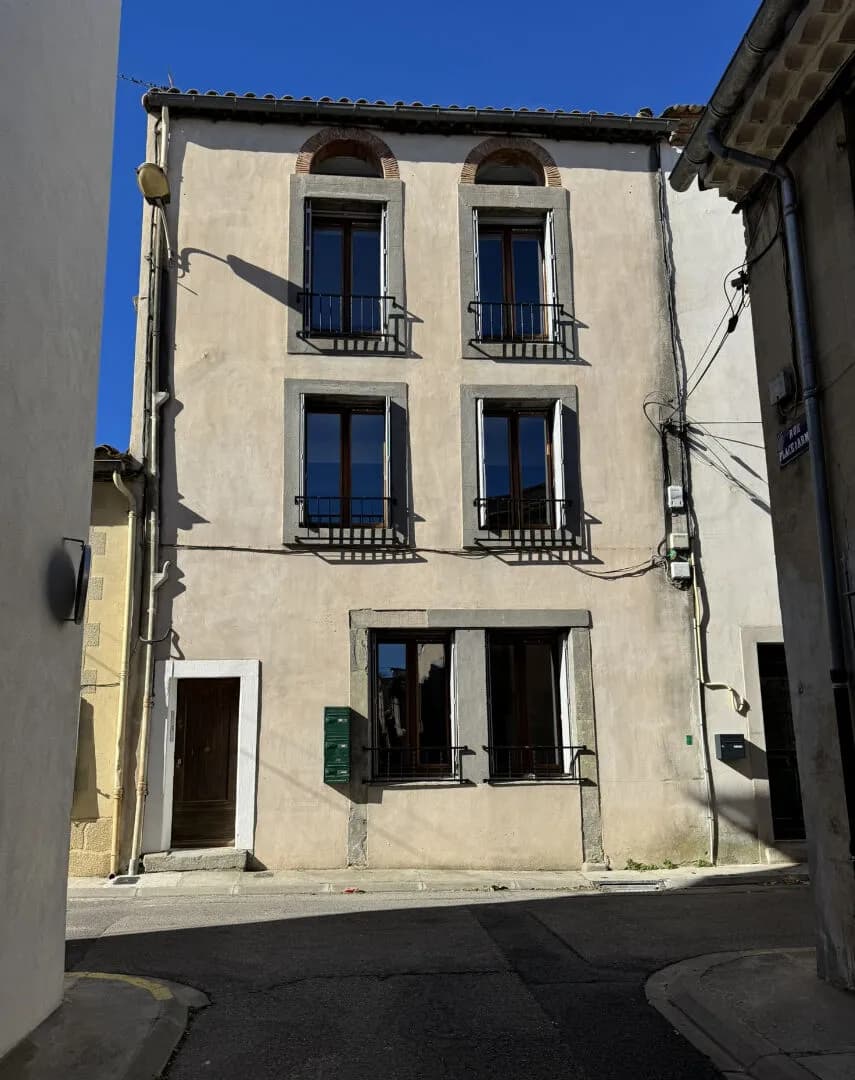 Immeuble rénové offrant trois logements lumineux dont deux T1 bis et un duplex T3 secteur Capucins Carcassonne - Photo 1