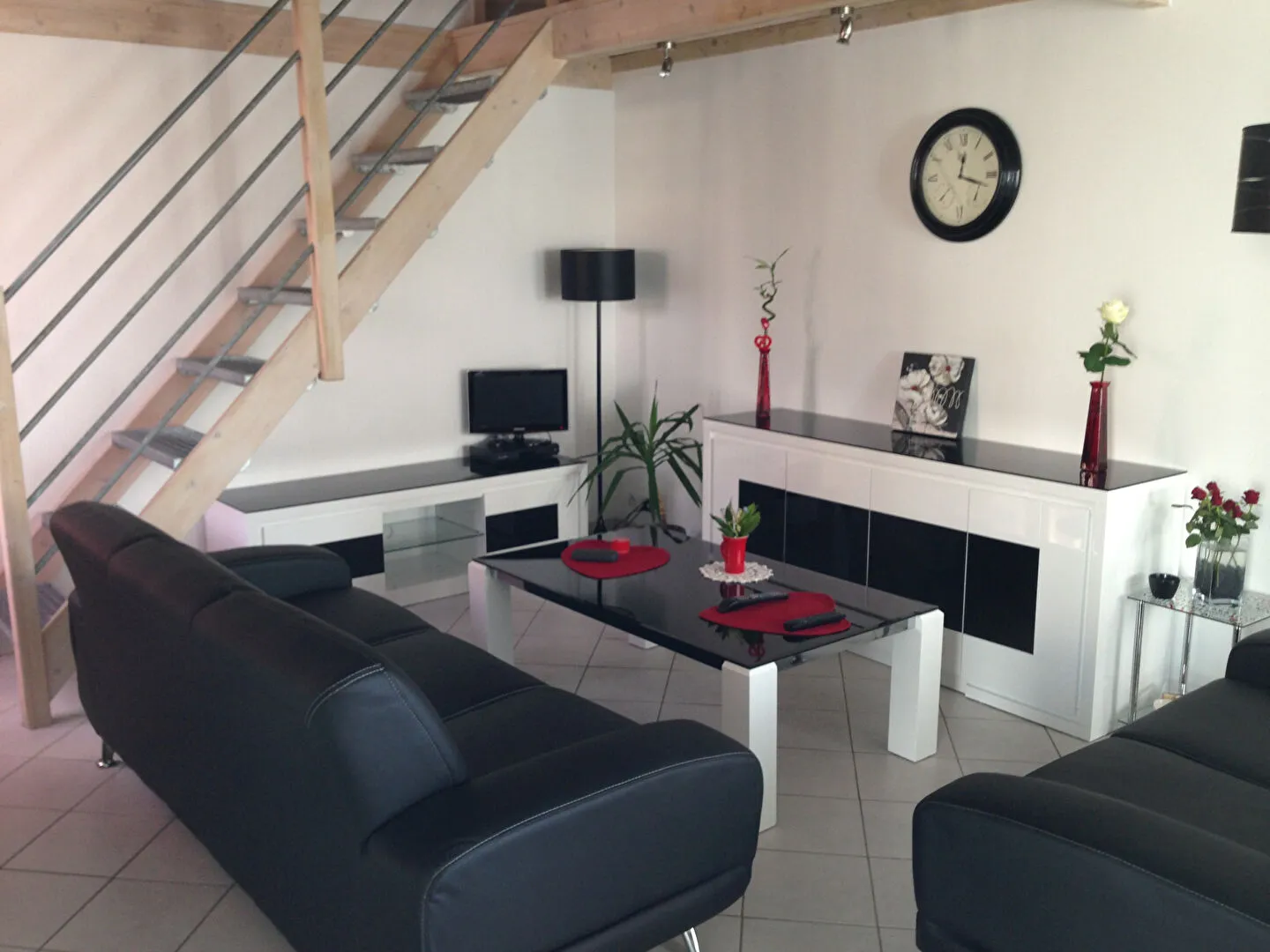 Immeuble dans le centre de Bressuire 7 appartements et 1 garage spécial investisseur - Photo 1