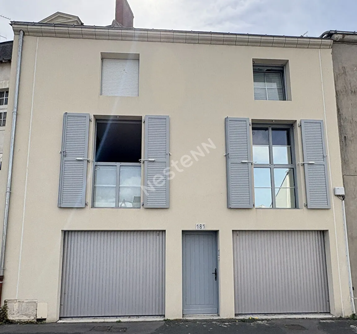 À vendre à ANCENIS centre, proche gare : Ensemble immobilier de deux appartements + garages - idéal investisseur - Photo 1