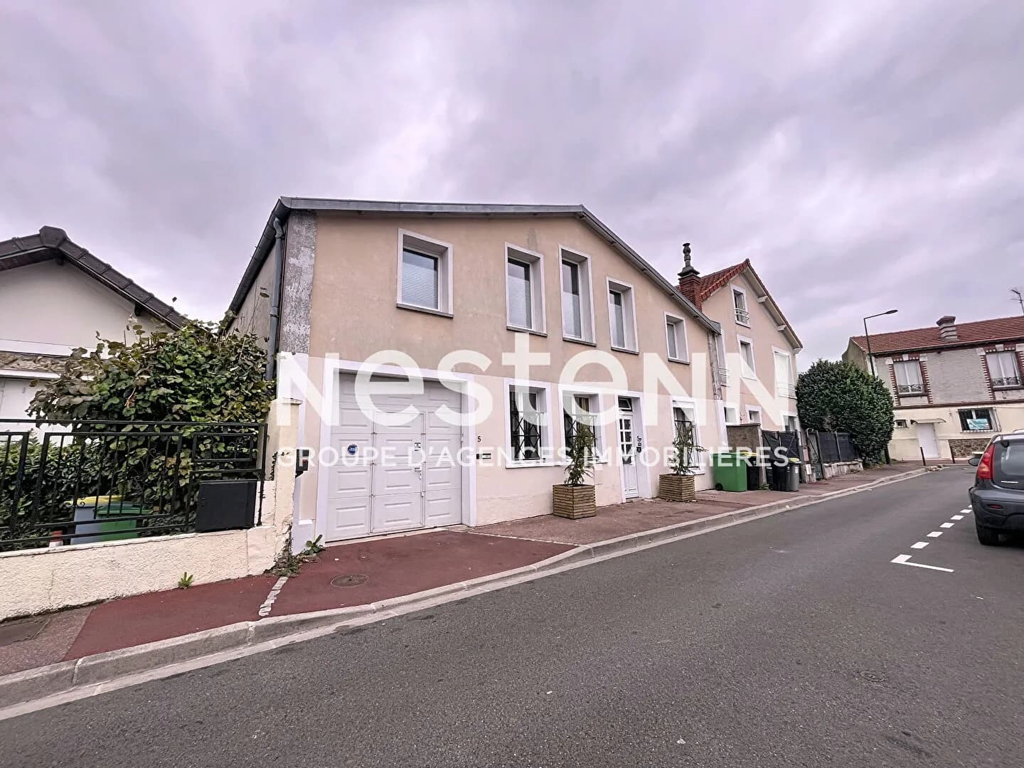Immeuble Mixte Bureaux/stockage/Appartements Idéal Investisseur 100k€ brut annuel - Photo 1