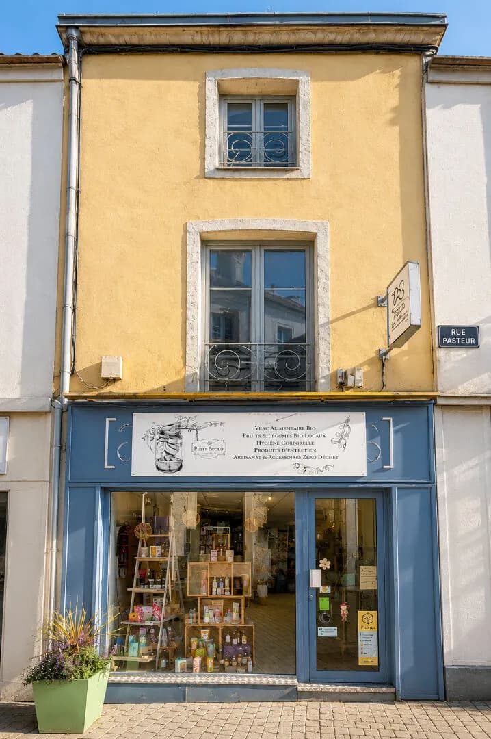 Immeuble de plus de 180m2 à vendre sur 3 niveaux à Chaumont - local commercial et terrasse - Fort potentiel de rentabilité - Photo 1