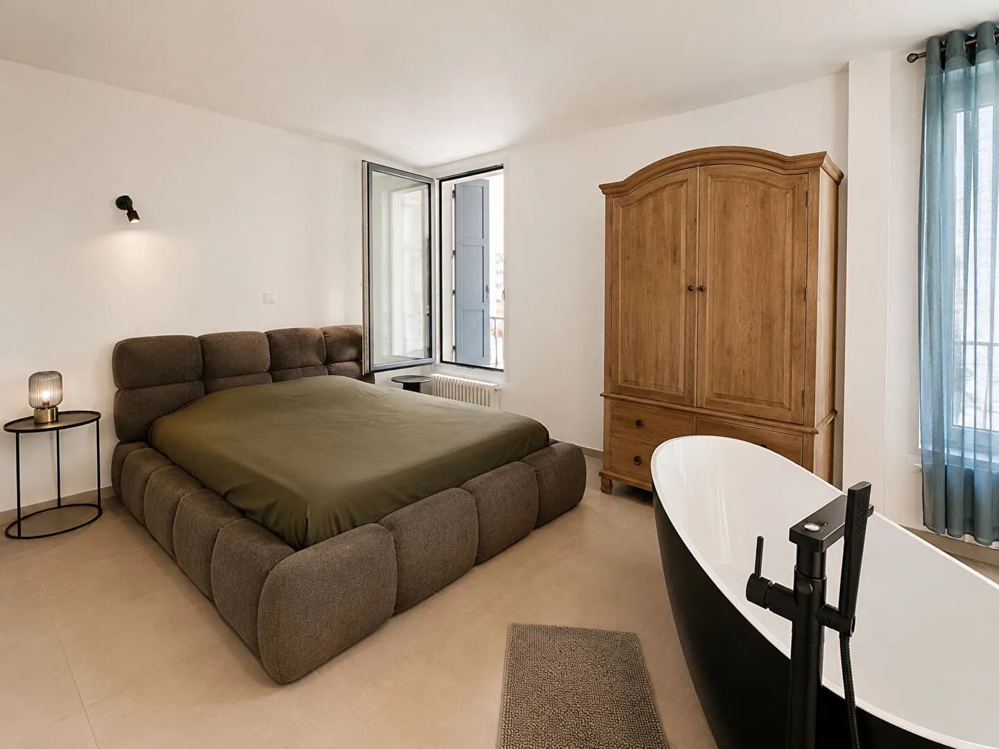 Ensemble Immobilier meublé de plus de 135m2 avec garage - Photo 1