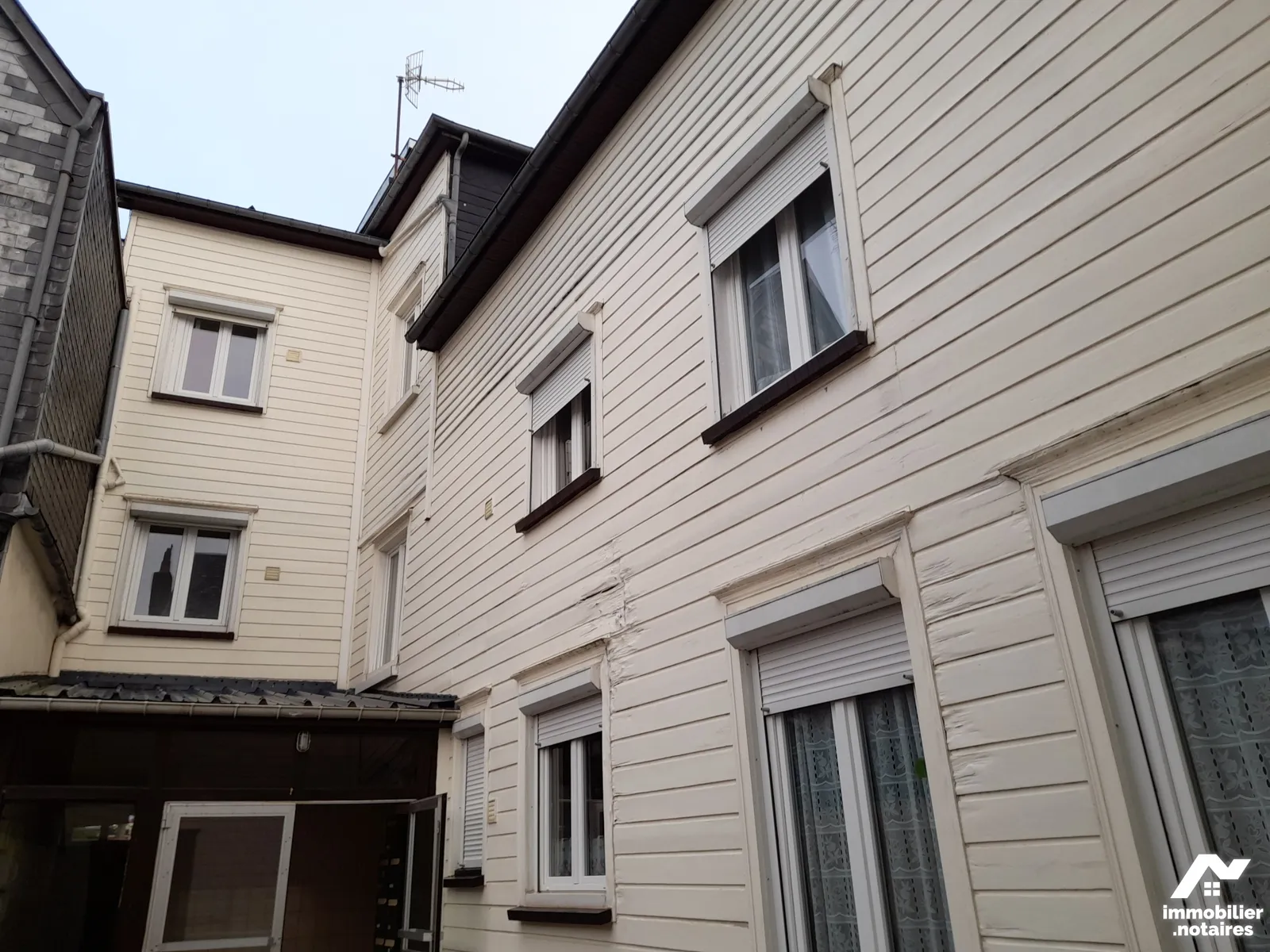 Immeuble 250 m² - Photo 1