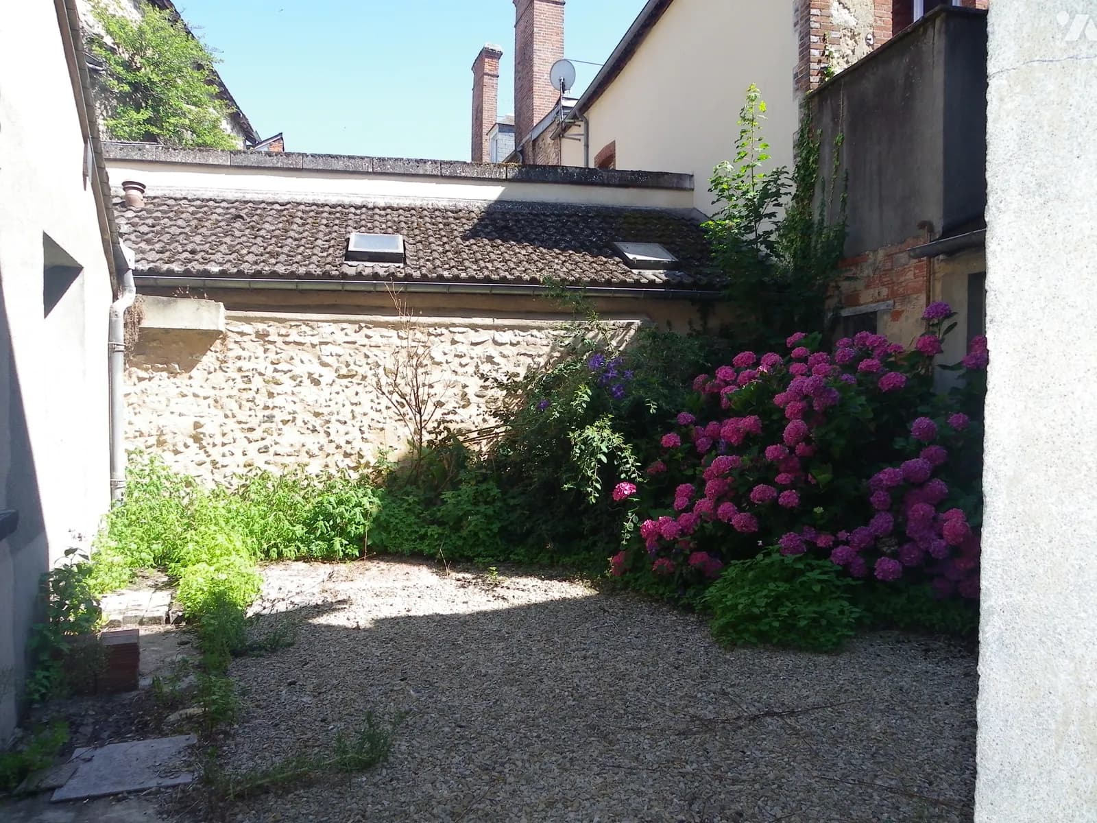 Immeuble 200 m² - Photo 1