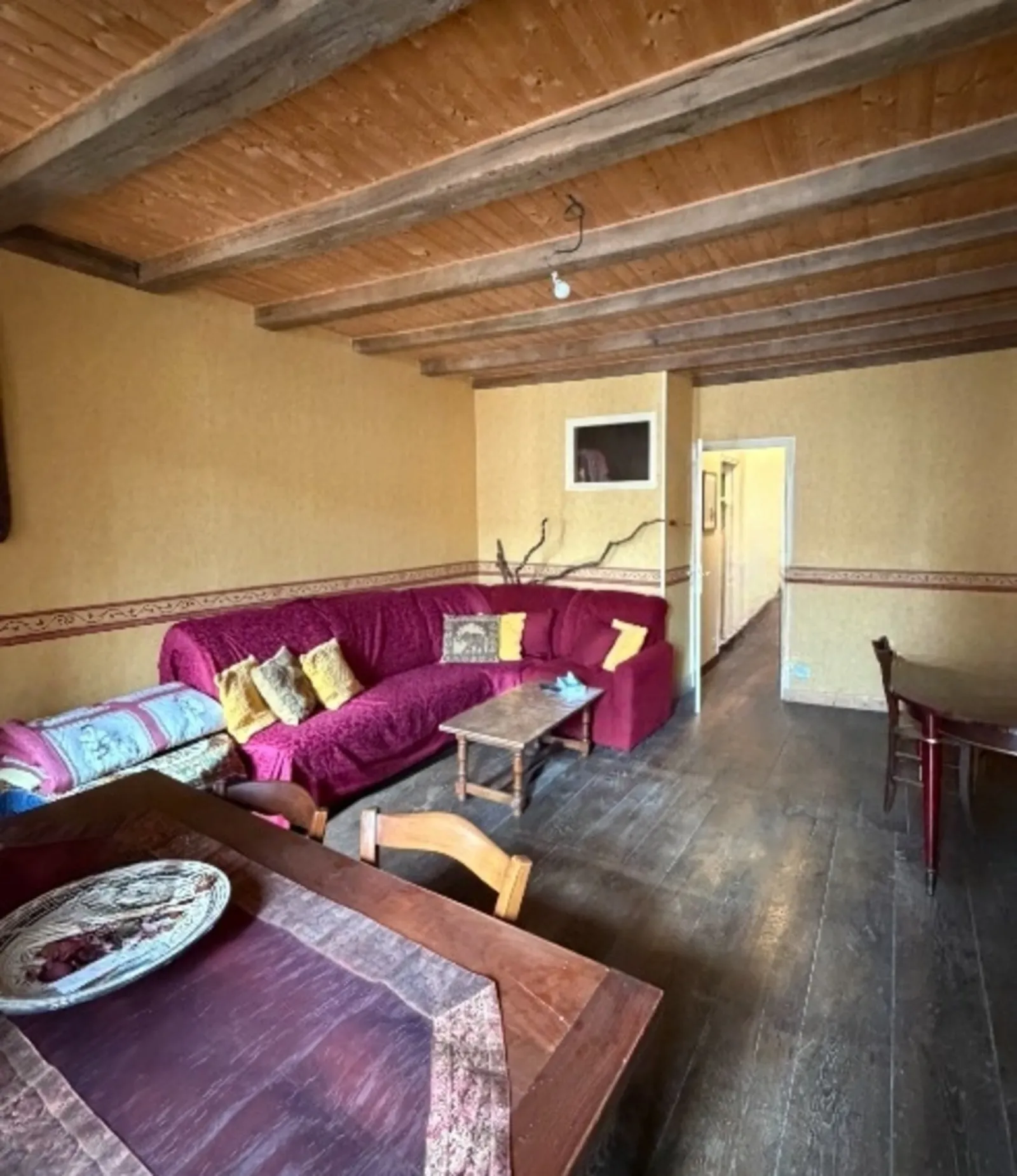 La Rochefoucauld. Immeuble avec magasin et appartement - Photo 1