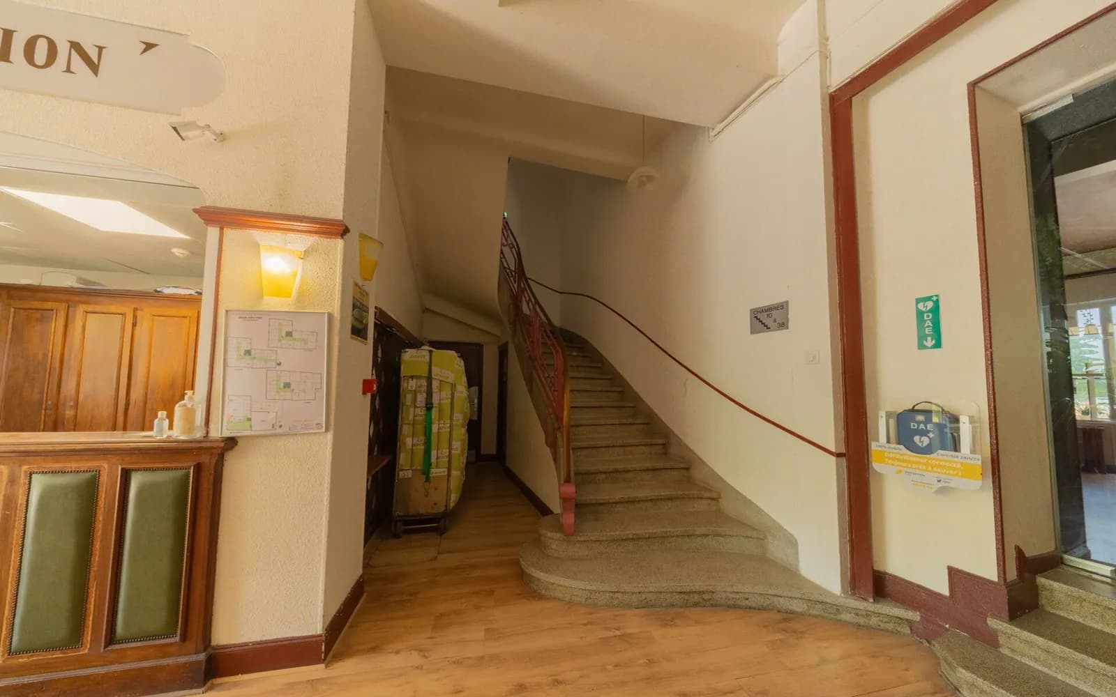 Immeuble de rapport 25 pièces 900 m² - Photo 1