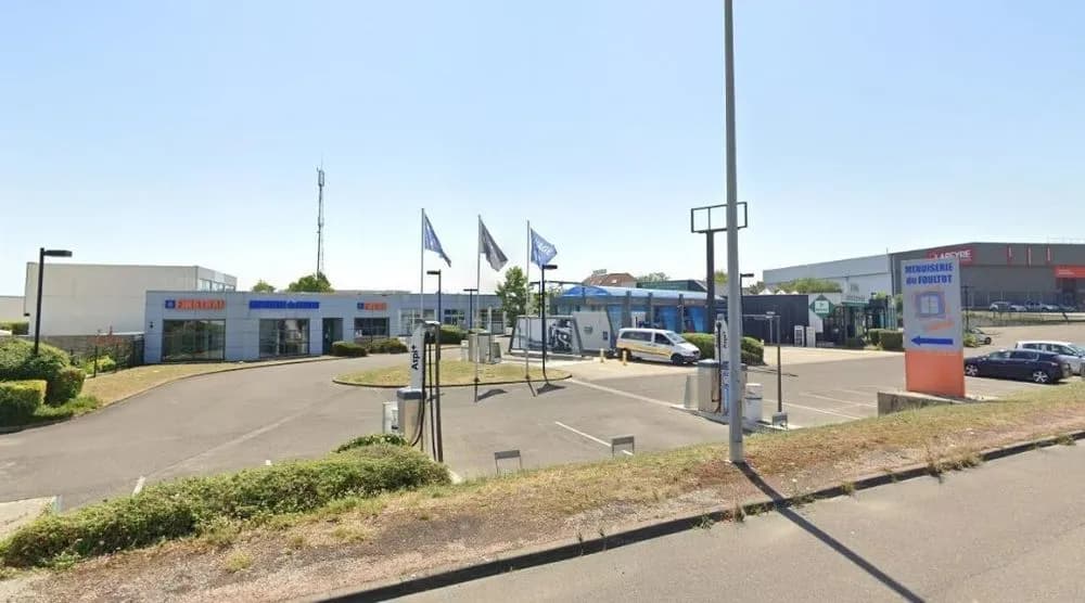 A VENDRE - ENSEMBLE IMMOBILIER A USAGE COMMERCIAL MIXTE - Photo 1