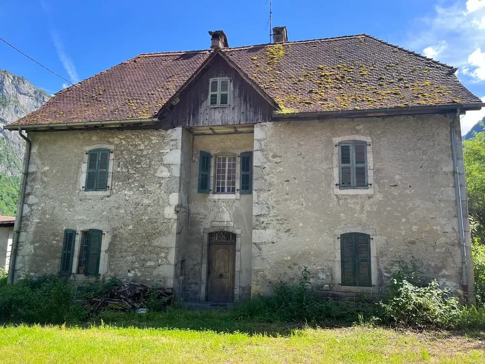 Ensemble immobilier à réhabiliter entièrement avec terrain - Photo 1