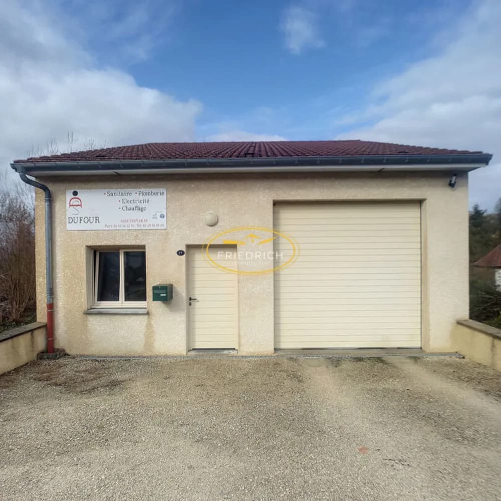ENSEMBLE IMMOBILIER À USAGE DE BÂTIMENTS ARTISANAL ET COMMERCIAL - TREVERAY - Photo 1