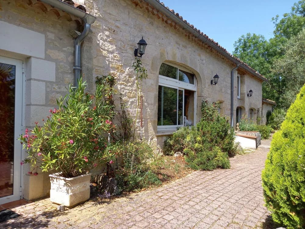 Région PROCHE CAHORS -Ensemble immobilier en pierre rénové, avec piscine, sur 22000m² - Photo 1