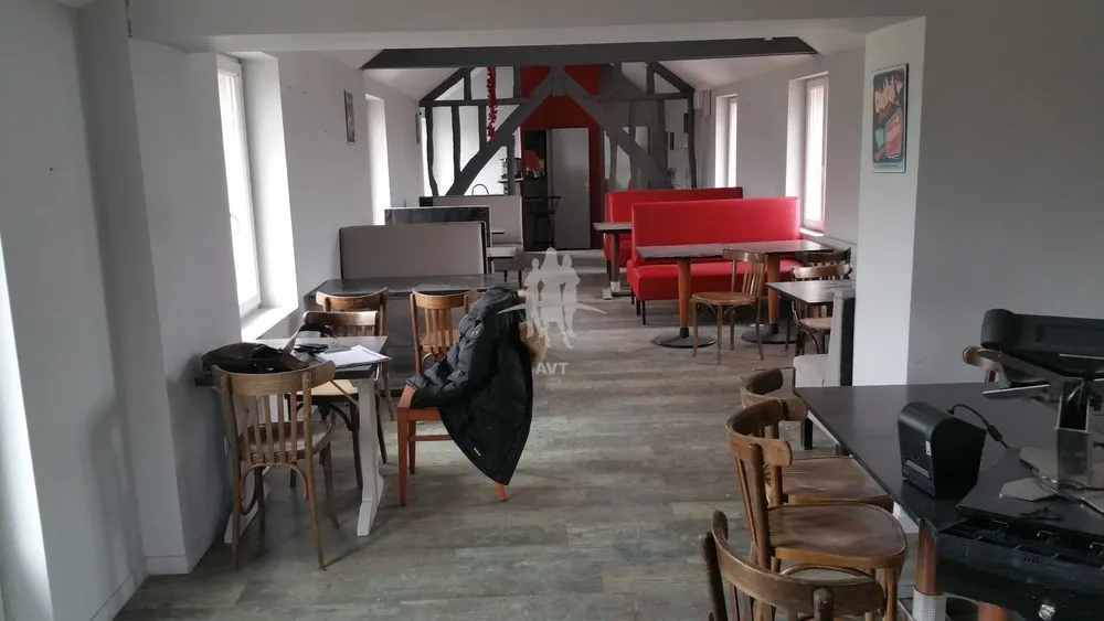 A vendre , Vernon ( 27200 ) restaurant , avec murs et fonds de commerce , 220 m2 habitables , jardin 75 m2 - Photo 1