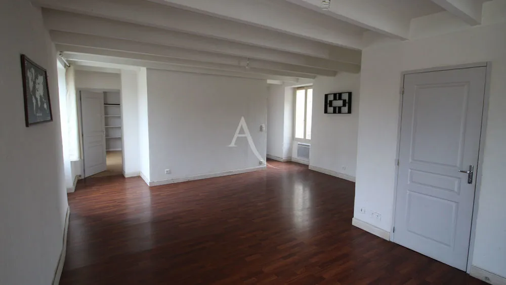 Immeuble de rapport, Puy-l'Evêque, appartement + local + cour - Photo 1