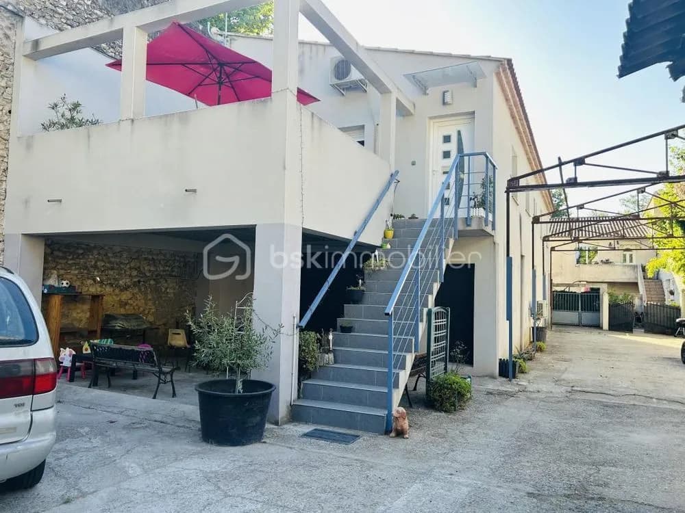 Grand ensemble immobilier de 367 m² avec terrain & Parking - Photo 1