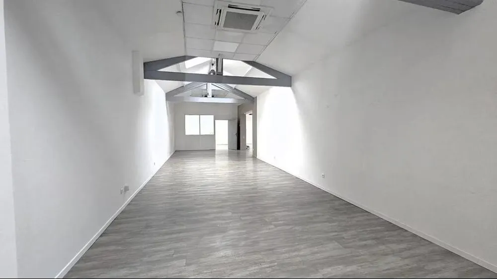 Idéal investisseur, local 205 m² totalement rénové - Photo 1