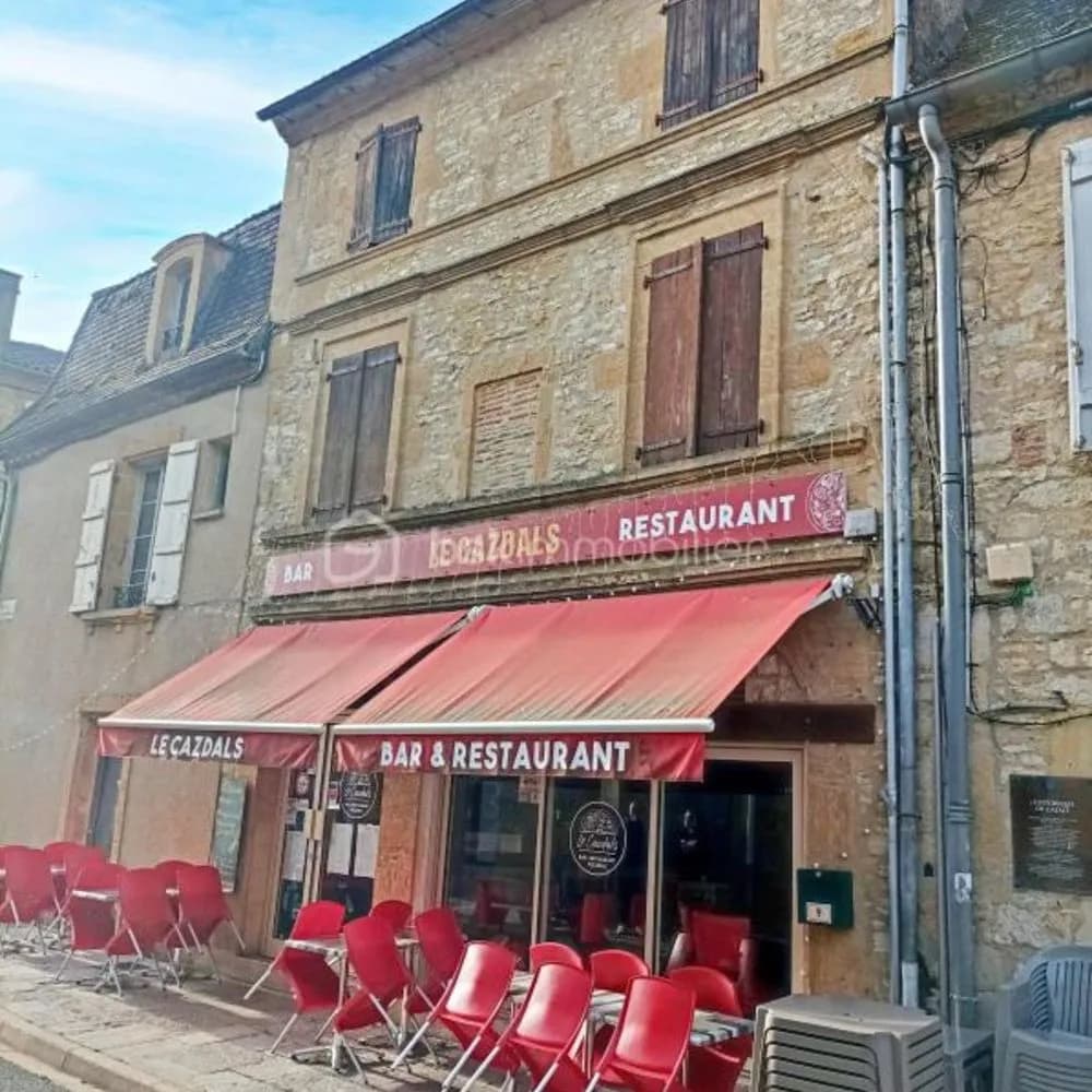 ? À Vendre à Cazals Immeuble en pierre avec local commercial loué Idéal investisseur ! - Photo 1