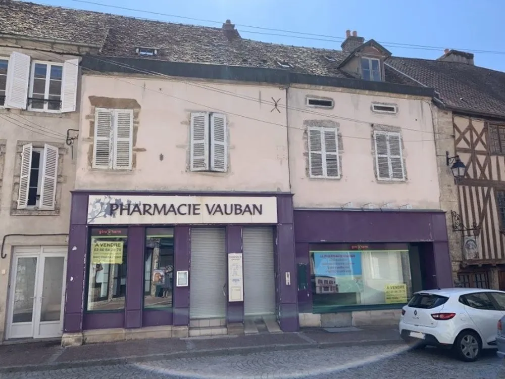 Bel immeuble ancien à usage mixte (commerce/habitation) - Photo 1